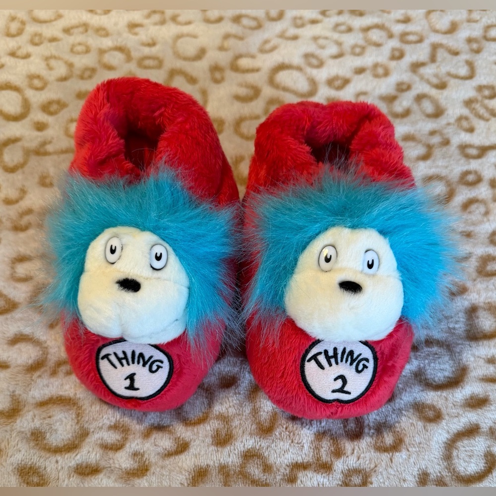 Dr. Seuss Vibrant Red Slippers Universal Studios 
Size: Youth (Small)